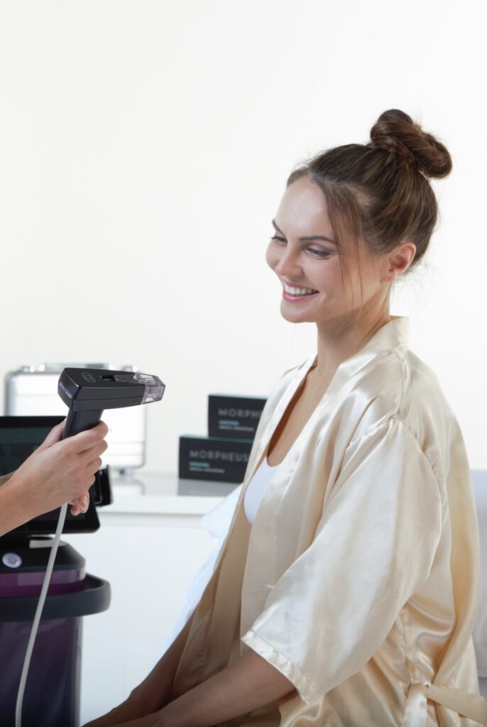 Tratamiento Morpheus8 facial en centro médico estético en Madrid con tecnología de radiofrecuencia fraccionada